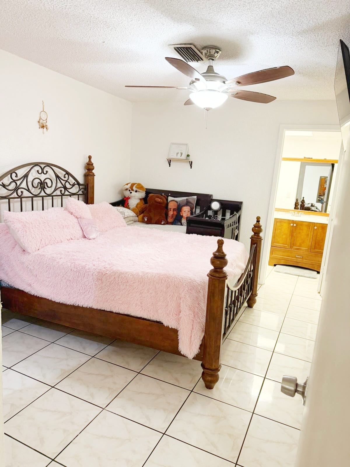 Bedroom after cleaning by AVN
